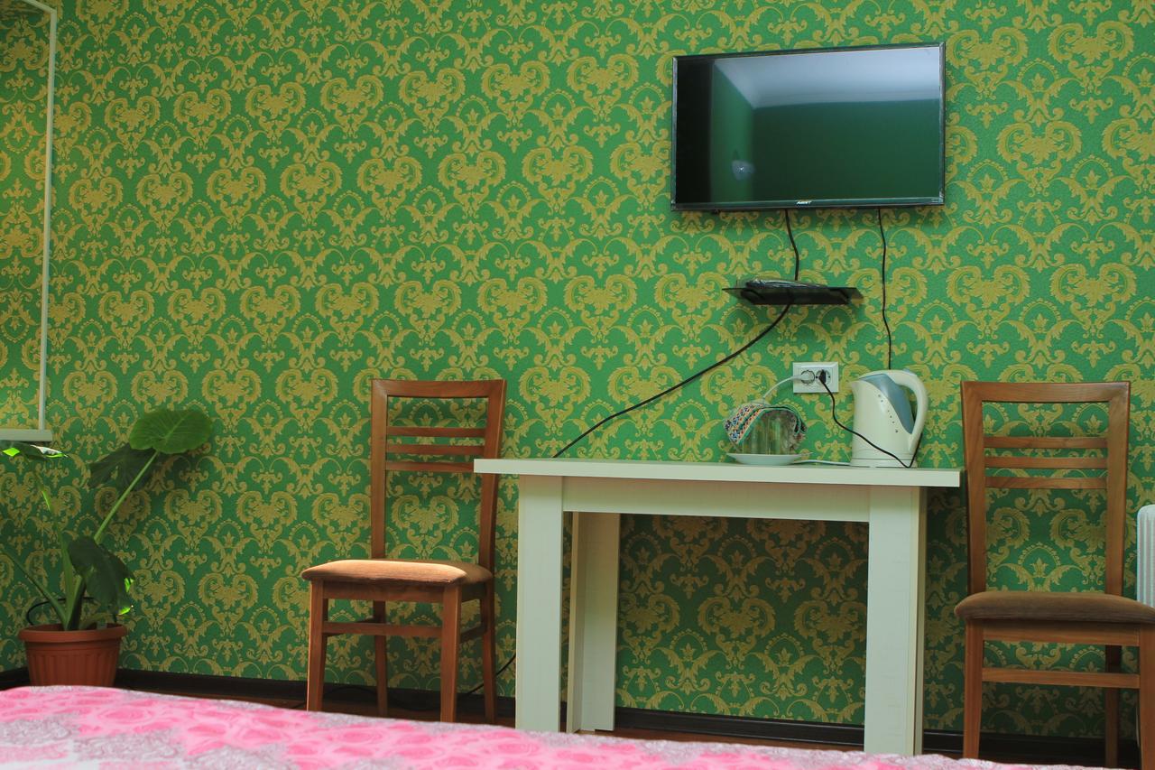 Holiday Hostel House Bishkek Exterior photo